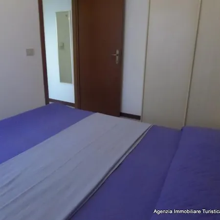 Studio In 33104 شقة