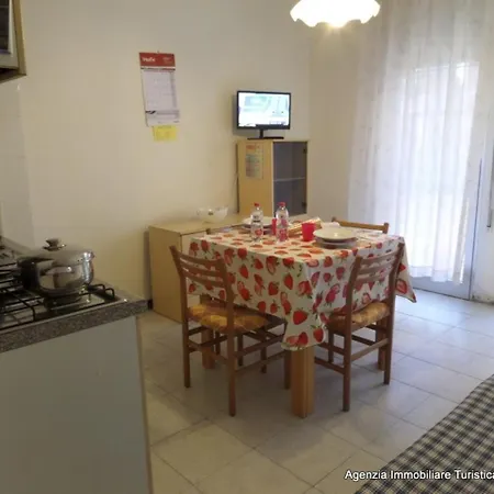 Studio In 33104 شقة